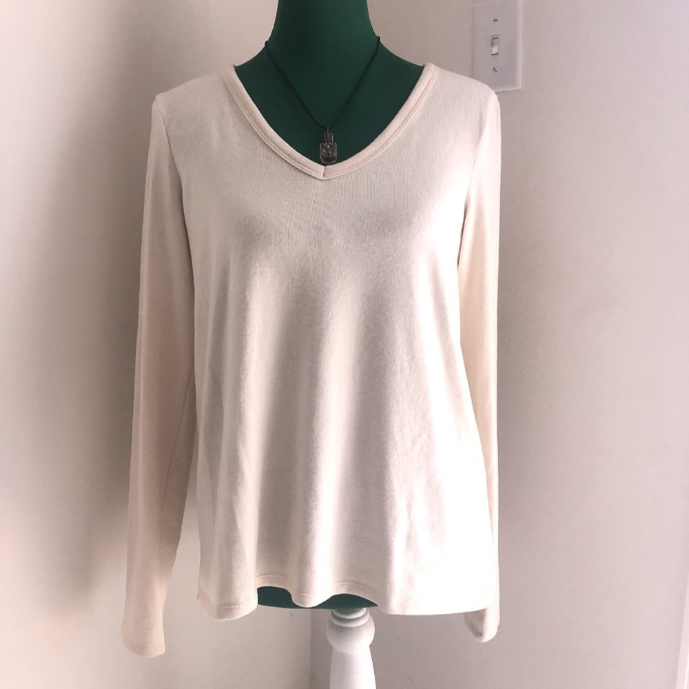 American Eagle White V Neck Sweater